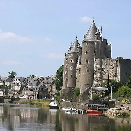 Josselin Church View . Exterior photo